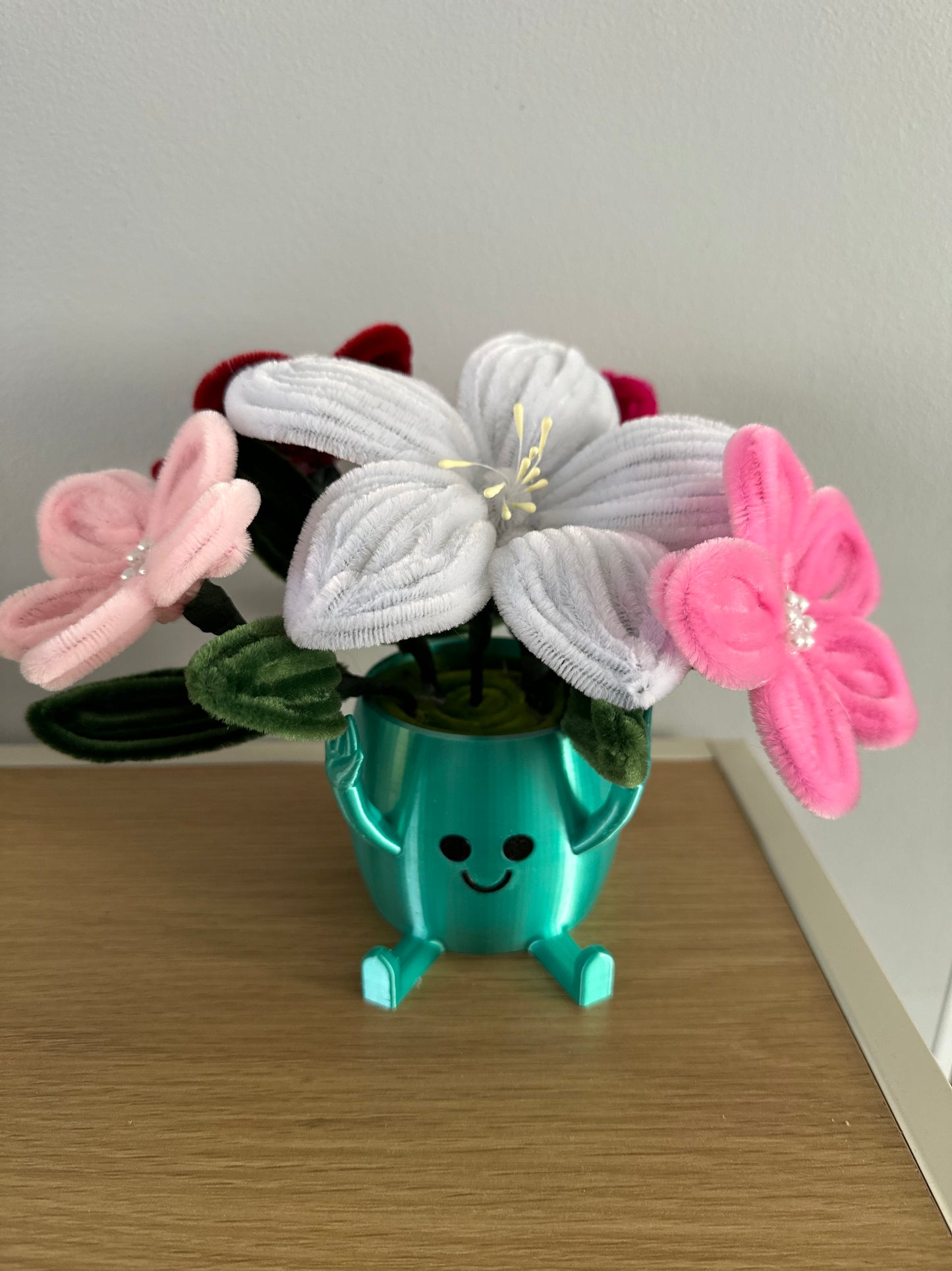 Pot fleuri décoratif – Imprimé en 3D & fleurs faites à la main