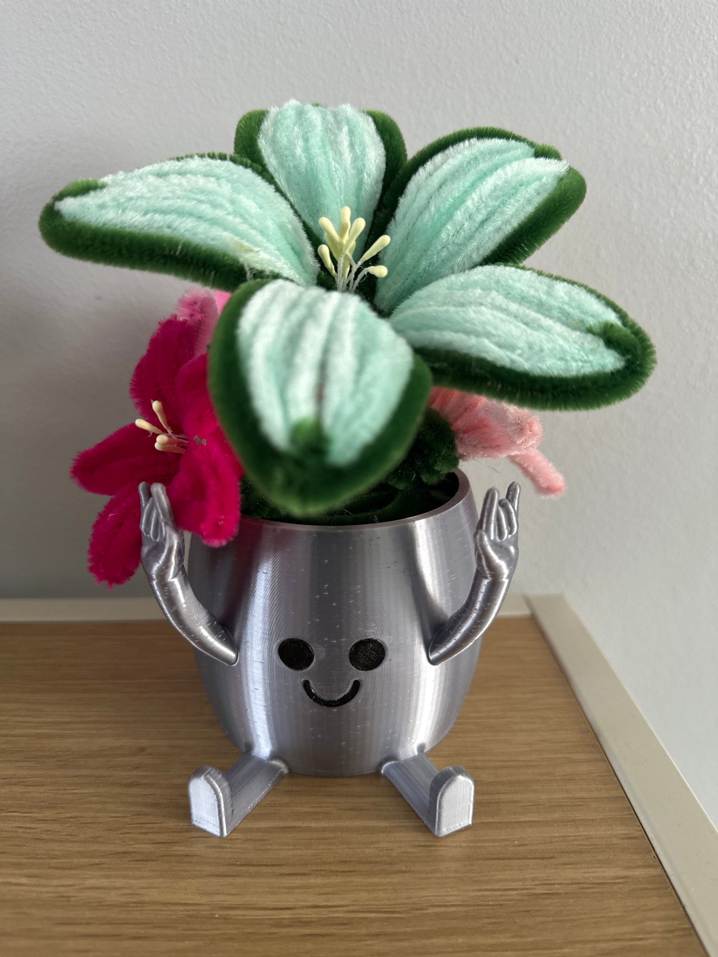 Pot fleuri décoratif – Imprimé en 3D & fleurs faites à la main